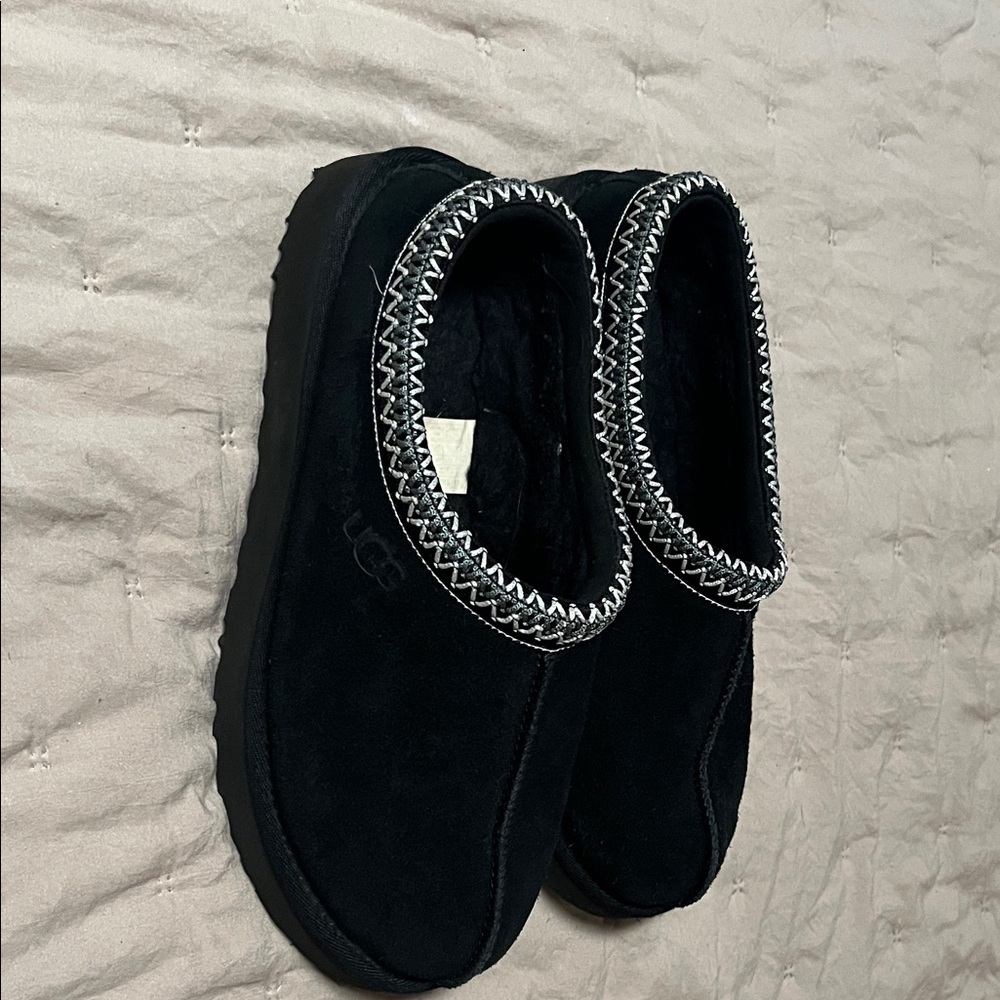 UGG Black Slippers with Contrast Stitching